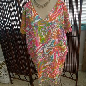 Lilly Pulitizer beach cover up. Size: S-M # 709